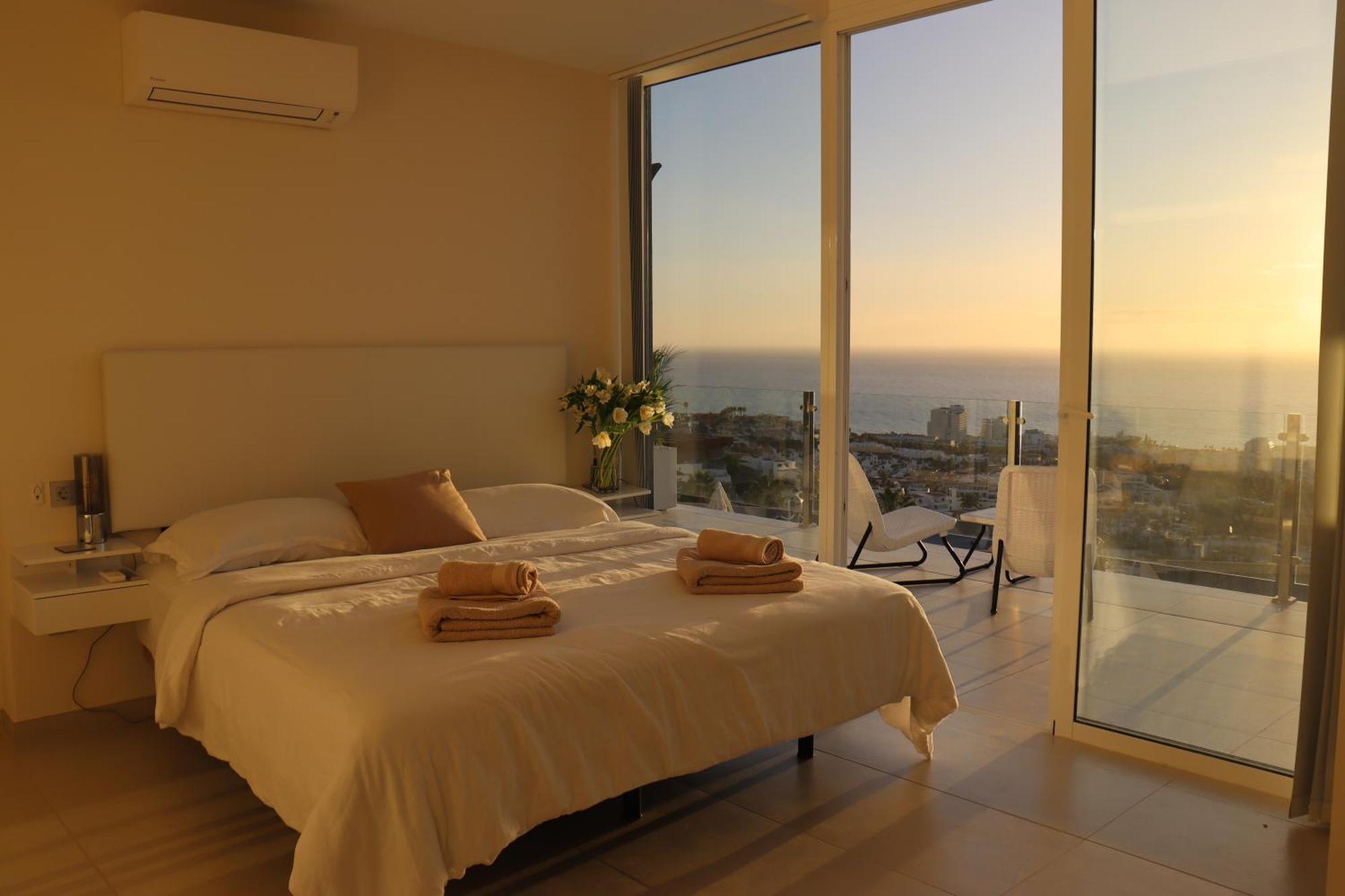 Azure Sky Villa - Panoramic Ocean View, Luxury, San Eugenio Адехе Экстерьер фото